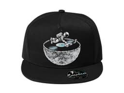 22966_Snapback_M_s__n__t_ny_MAIN